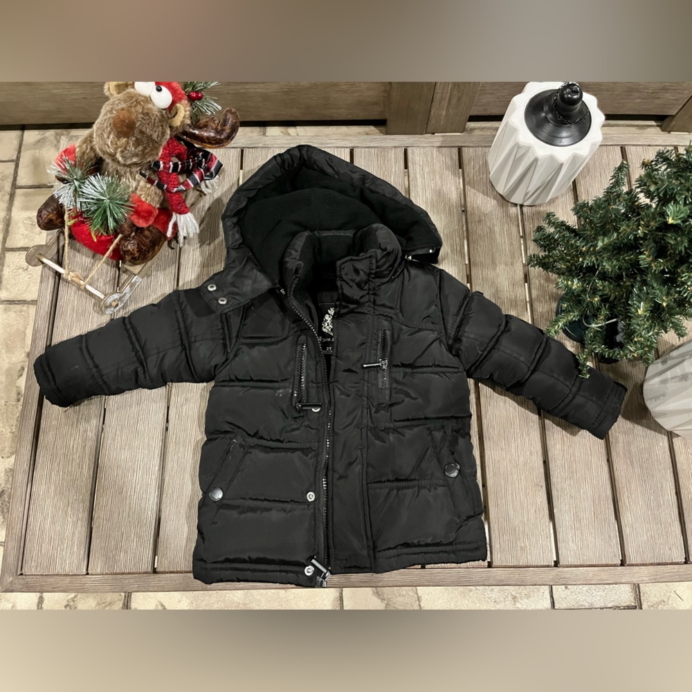 2T Black Winter jacket for snow.
